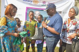 Lagos Rotary donates 340 rainboots to Makoko Community